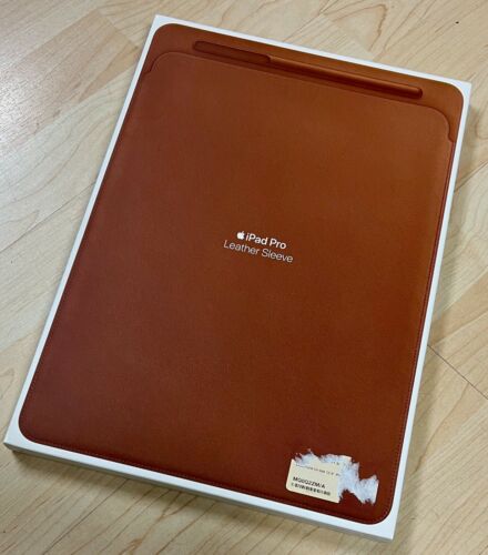 Apple Lederhülle für iPad Pro 12.9'' - Sattelbraun MQ0Q2ZM/A - Bild 1 von 2