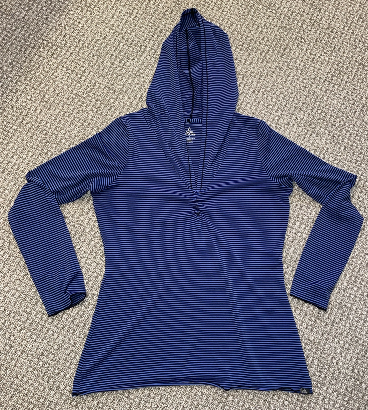 PRANA~ Womens L ~Lightweight Hoodie Blue Stripe LS Ruched Bust Pullover