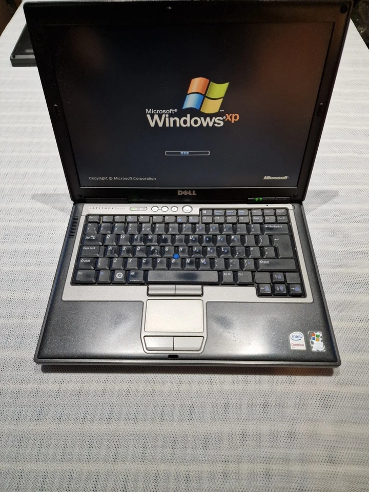 Dell Latitude D630 Laptop 14" IC2D 1.80GHz 80gb HDD 2GB RAM Power On Tested only - Image 2 of 4