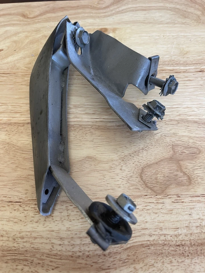 Par de protectores de parachoques trasero Ford Mustang 1965 1966 L&R OEM también C5ZZ-17984-C Foto 2 de 4