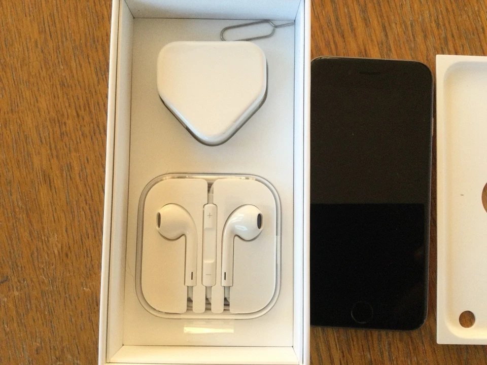 I Phone 6s 32 G Looks New Unused - Image 3 of 4