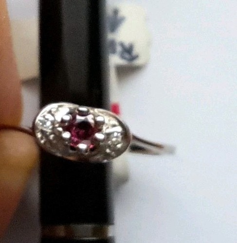 Damen Gold Ring - Rubin + 2 Diamanten 0,13 Ct. - sehr guten Schliff - Ungetragen - Bild 10 von 11