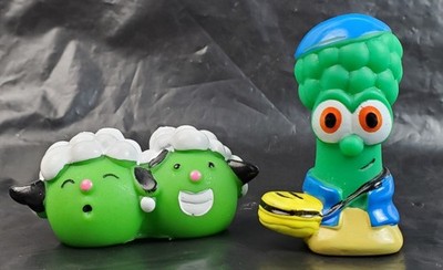 Big Idea Veggie Tales Nativity Junior as Little Drummer Boy and 2 Pea Sheep GUC