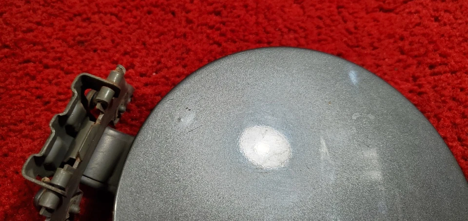 00-06 Chevrolet Tahoe Suburban Yukon puerta de gasolina combustible tormenta gris metálico OEM Foto 2 de 4