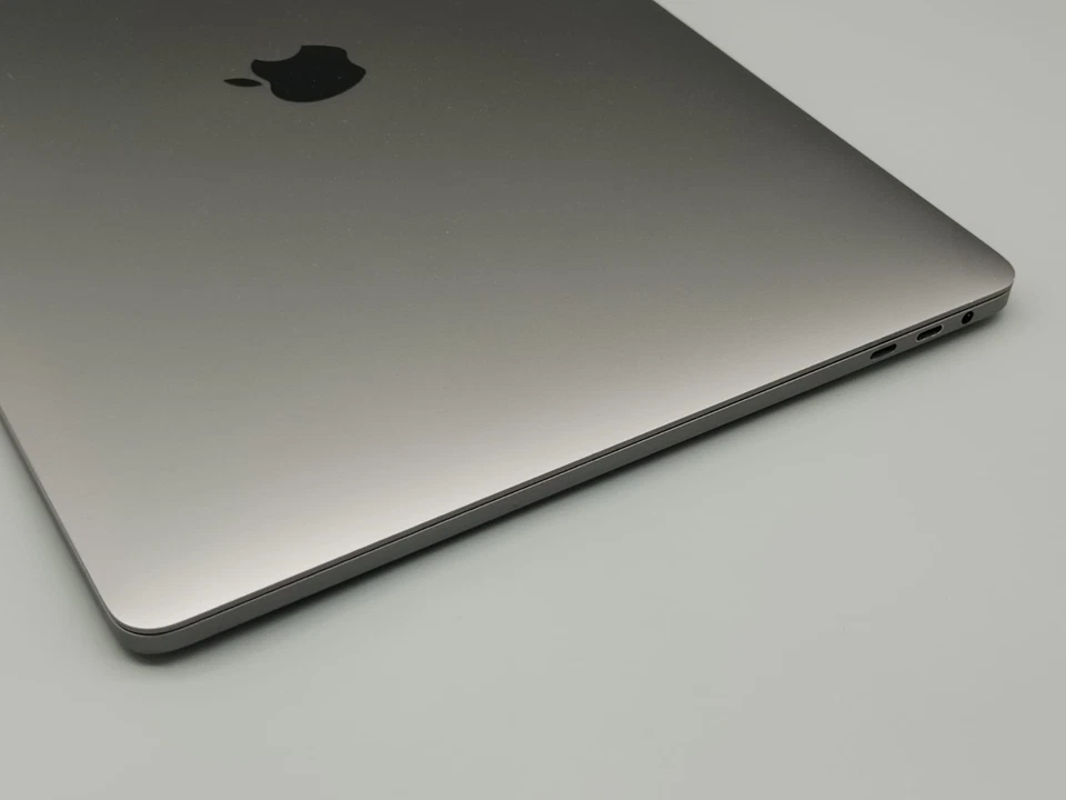 Apple MacBook Pro 15" 2019 · i9 · 16GB · 500GB, foto 2 di 3