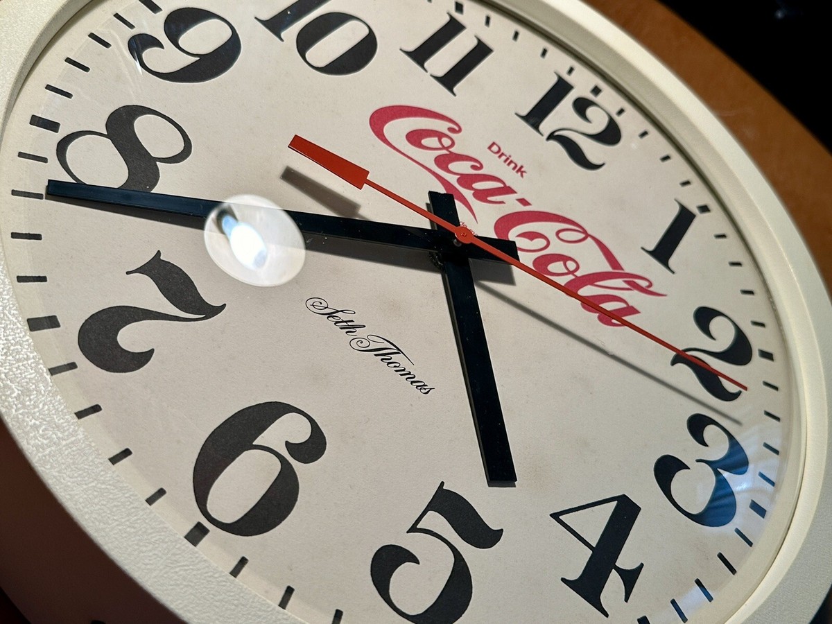 Coca-Cola レトロ掛け時計 Amazon.com: Mark Feldstein & Associates Coca Cola Bottle