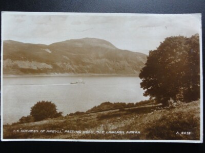 Schottland: T.S. DUCHESS OF ARGYLL Passing Holy Isle, Lamlash, Arran RP c1935