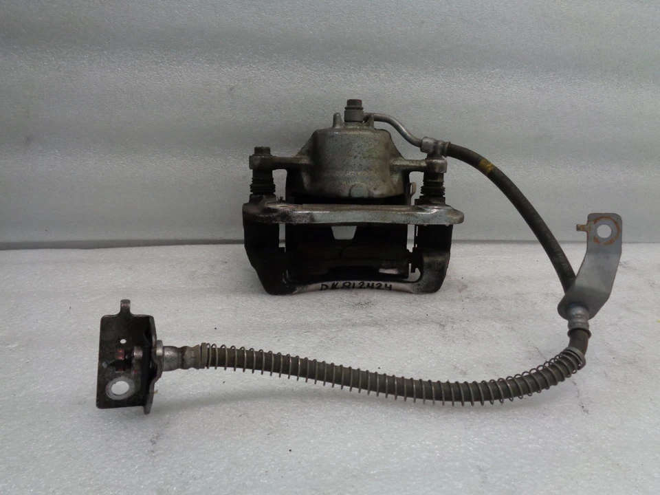 Pinza de freno delantera derecha del lado del pasajero Hyundai Accent 2012-2017 OEM DK812424 Foto 2 de 4