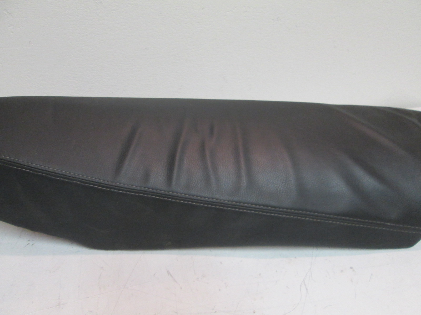 Maserati Quattroporte 05-08- Rear LH Arm Rest / Door Panel - Black