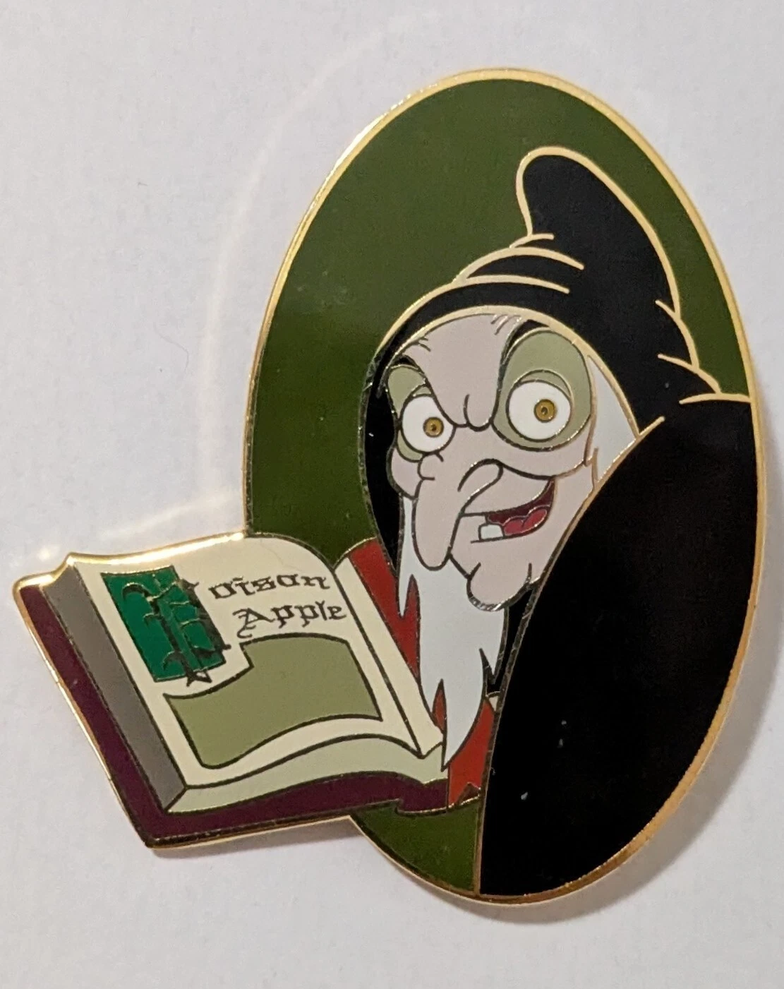 Disney Auctions pin LE 250 OLD HAG POISON APPLE spellbook 2005 Evil Queen