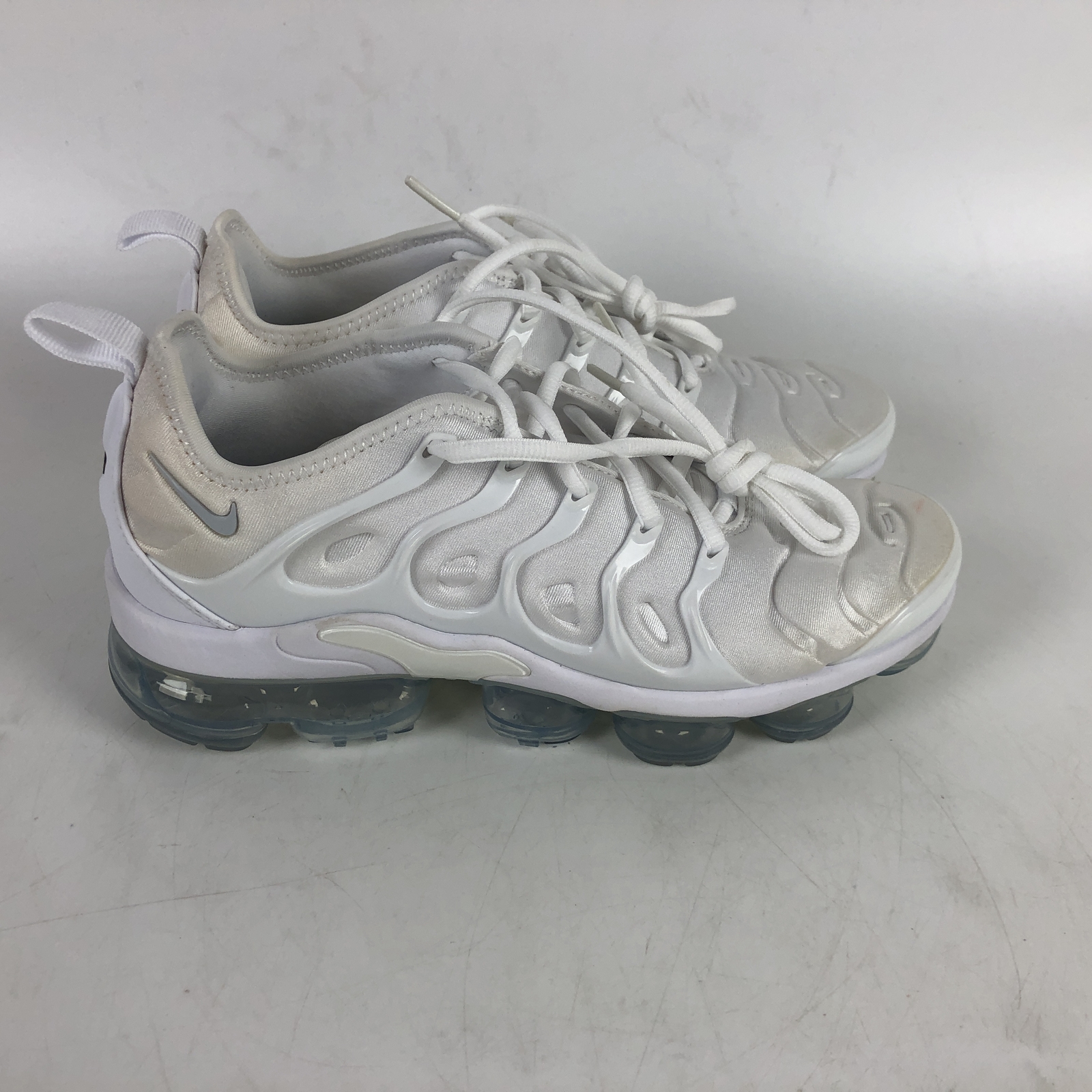 white vapormax size 6