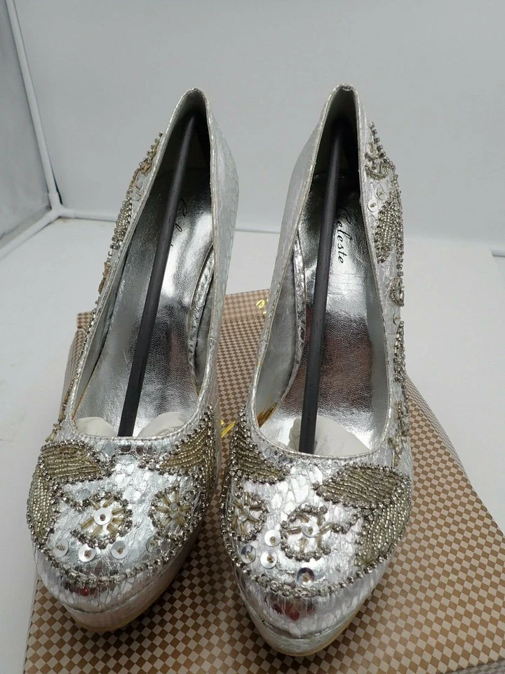 Zapatos de salón de noche Celeste plateados metálicos diseño de pedrería y cuentas talla 6,8 y 9 M Foto 3 de 4