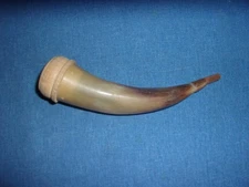 NICE ANTIQUE SMALL BLACK POWDER MUZZLELOADER HORN