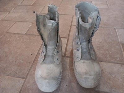 US Mil Bata Mickey Mouse/Bunny Boots Extr Cold Vapor Barrier Boots White 9R