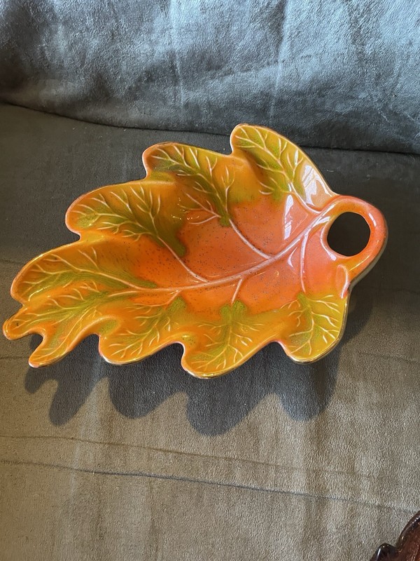 Vintage 1960 California Pottery Leaf Dish USA 809