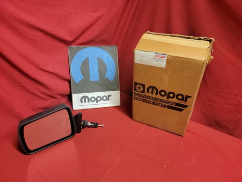 NOS  Cherokee 91-96, Comanche 91-92 LH manual remote outside mirror  55074575
