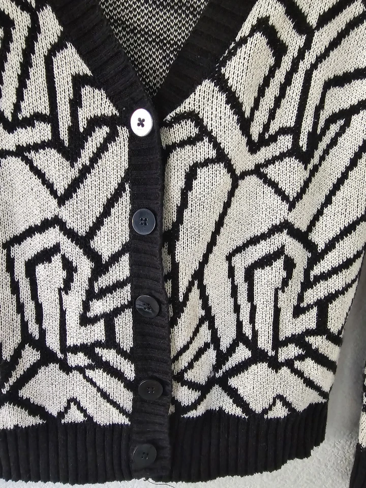 Cárdigan tejido Charlotte Russe talla S mujer estampado azteca abotonado arte Grannycore Foto 4 de 4