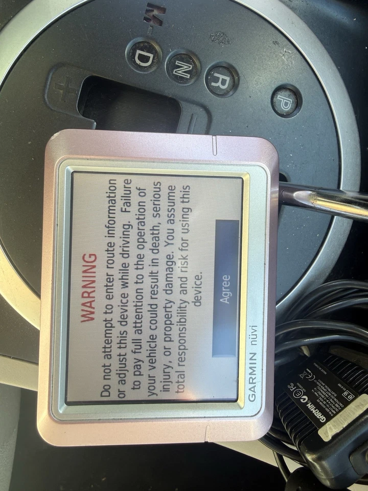 Garmin nüvi 250 GPS Navigator Rose Pink w/ Mount & Car Charger – Bundle - Image 4 of 4