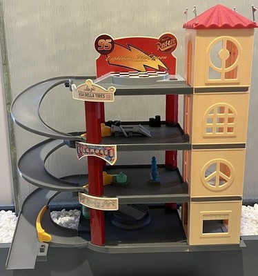 DISNEY PIXAR CARS ULTIMATE PISTON CUP GARAGE 4 LEVELS IMPOSSIBLE TO FIND 2009