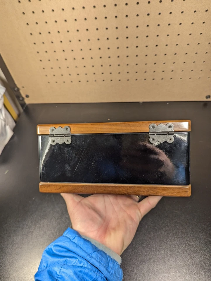 Lincoln Continental 2018 consola central caja marrón madera grano negro Foto 3 de 4