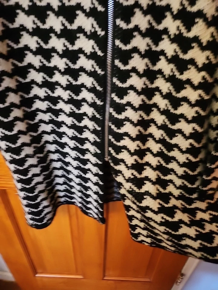 Cárdigan plumero para mujer Michelle Nicole blanco y negro con cremallera TALLA 1X NUEVO SIN ETIQUETAS Foto 4 de 4