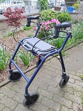 Neuwertiger 4 Rollen Rollator der Marke Dolomit