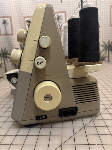 Serger overlocker BERNINA Bernette 335 filettatura MO-335 senza pedale o alimentatore ** - Foto 15 di 17