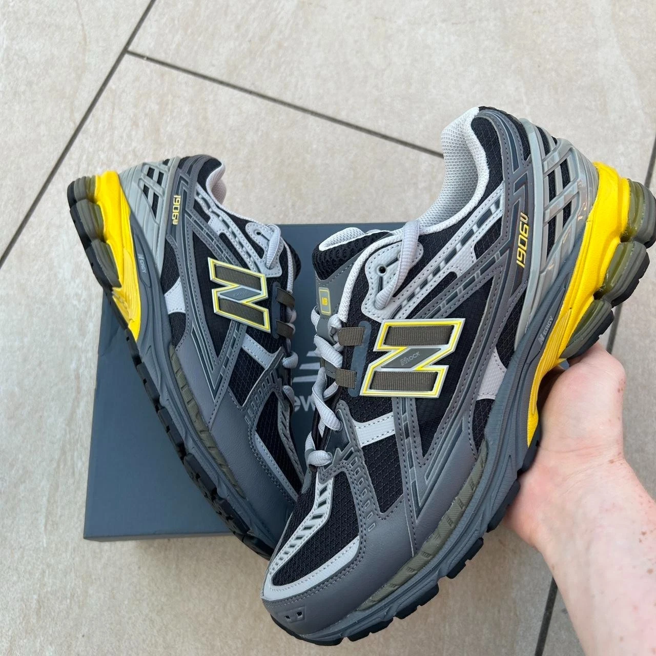 New balance 9060 Castlerock giallo UK 10.5 Raro