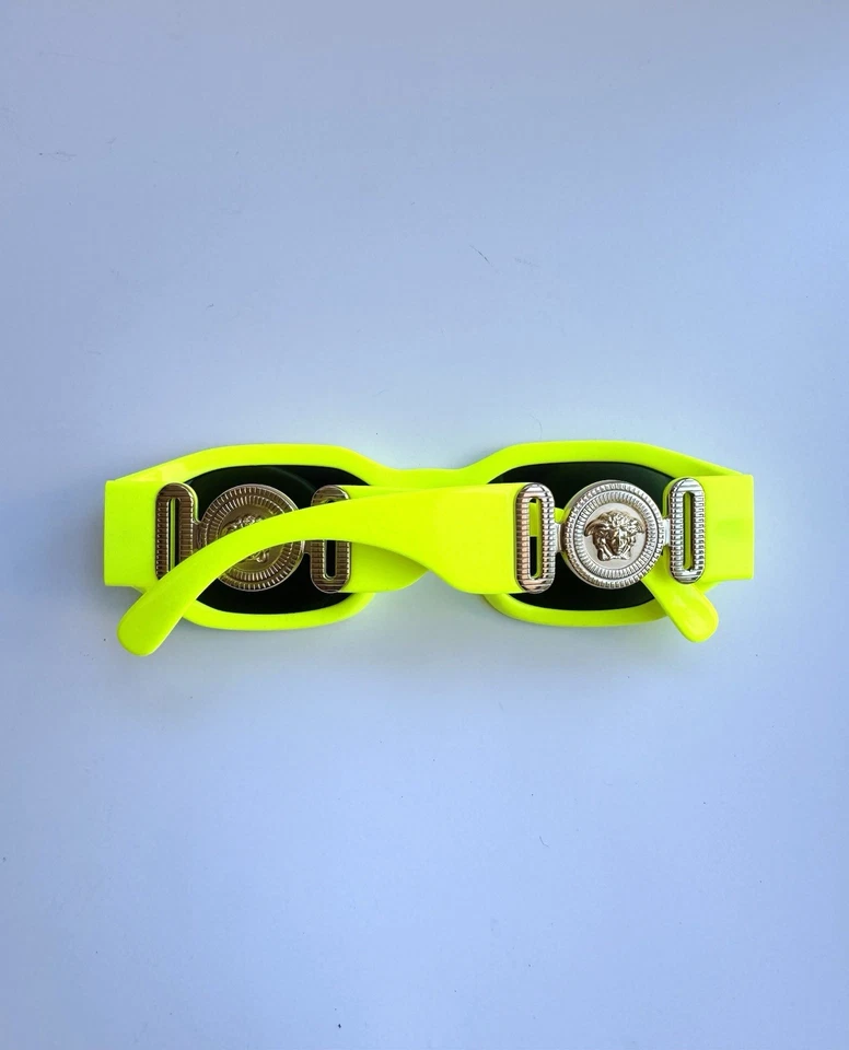 Gafas de sol Versace VE 4361 532187 amarillas fluo cuadradas lentes grises. Foto 4 de 4