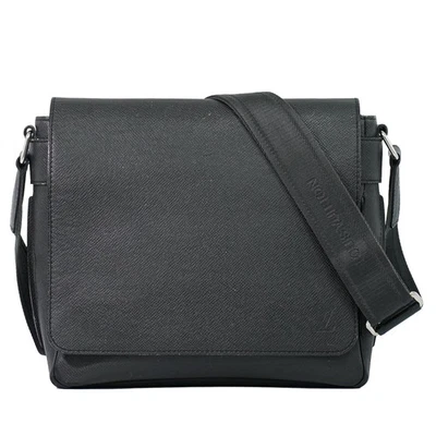 Sac bandoulière messager Louis Vuitton Roman PM M32852 en cuir taïga noir... - Photo 1/4