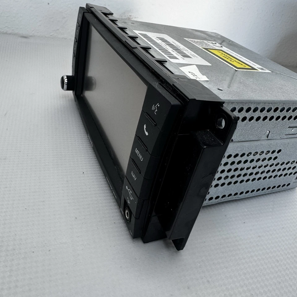 2012-2014 Volkswagen Routan Dodge Grand Caravan Country Radio Audio Receiver OEM - Image 4 of 4