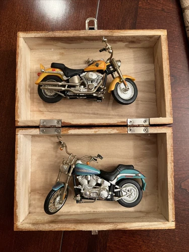 Vintage Hotwheels Harley Davidson Yellow Fatboy and Green Soft Tail w/ Wood Case