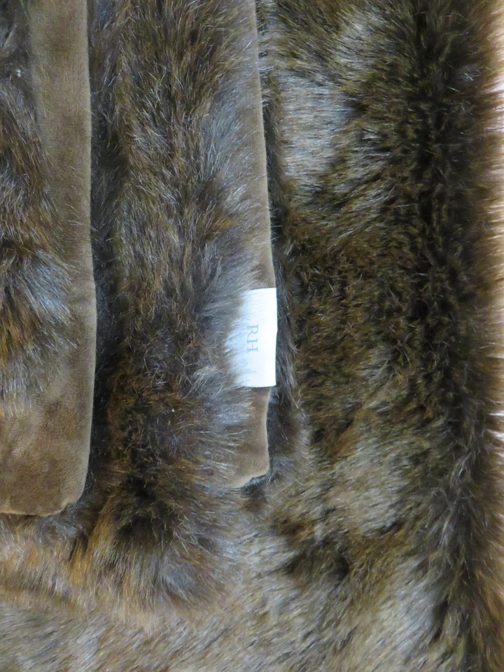 "Manta de piel sintética de lujo para diestro Restauración Hardware Oso marrón oscuro 50x60"" COMO NUEVA" Foto 2 de 4