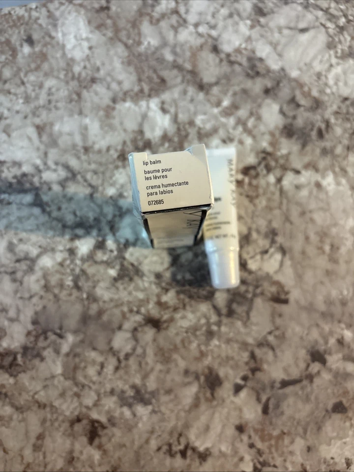 Nuevo en caja bálsamo labial satinado Mary Kay #072685 tamaño completo 0,3 OZ Foto 2 de 3