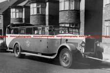F004605 JMT Jersey Motor Transport Leyland bus standing by the house 1950
