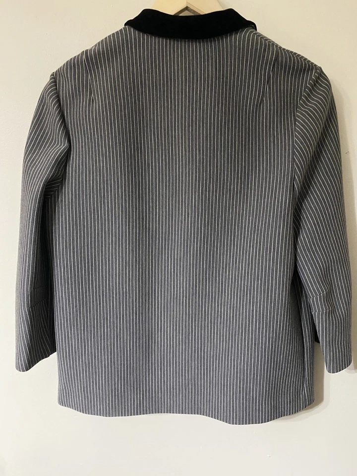 Vintage 1960’s Butte Knit Wool Grey Pinstriped Blazer Skirt Velvet Collar Set M - Image 4 of 4
