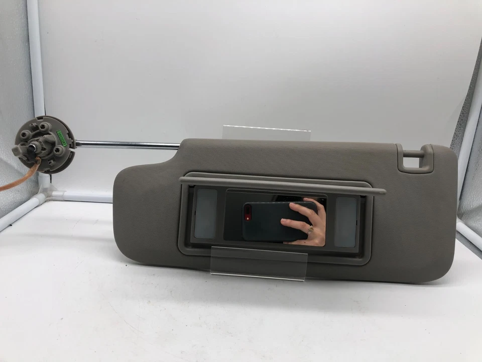 Chevrolet Malibu 2016-2023 conductor parasol gris iluminado OEM A01B46006 Foto 3 de 4