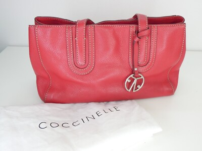 Coccinelle Tasche rot Leder Schulter Doppelgriffe Beuteltasche Shopper Taschenanhänger