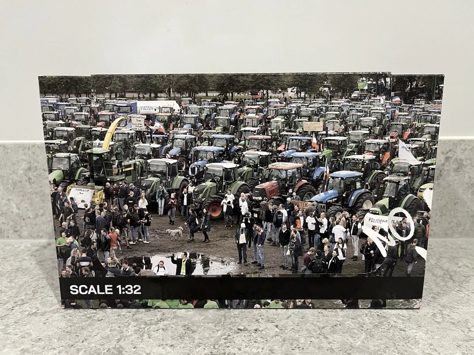 Universal Hobbies UH6352 - New Holland T7.225 - No Farmers, No Food - 1:32 - New - Image 3 of 4