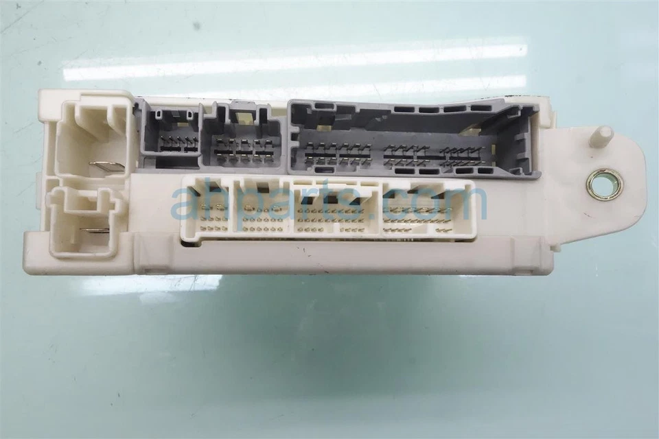 2006 Lexus Gs300 Base At Driver Cabin Room Inside Fuse Junction Box 82730-30271 - Image 4 of 4