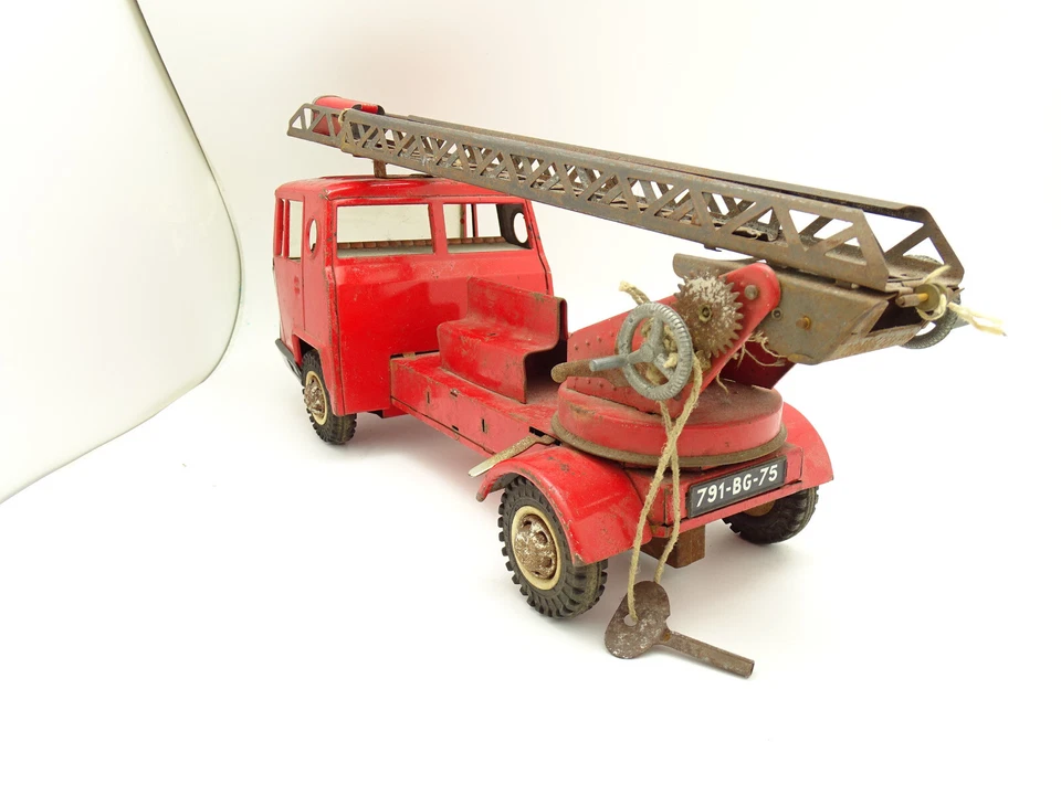 Joustra 1/20 - Camion Berliet Scala Pompiers - Immagine 4 di 4