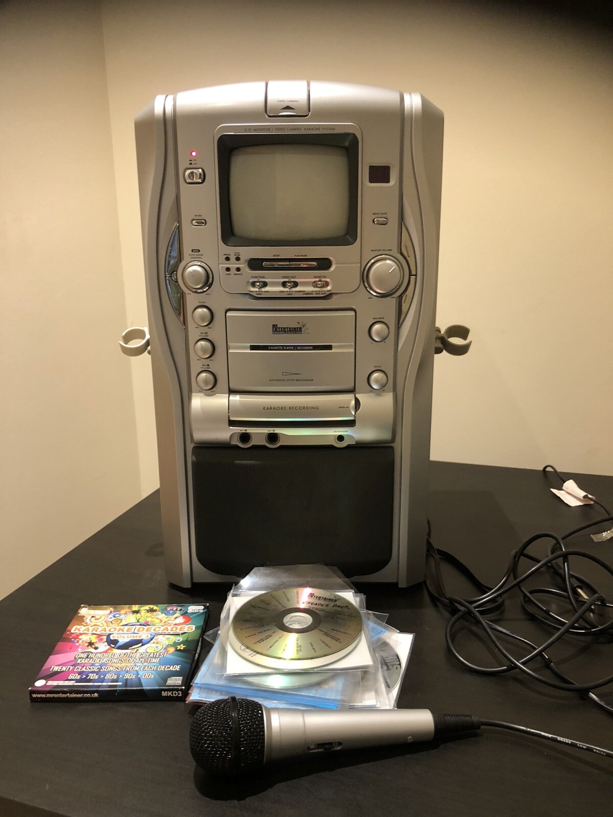 Mr Entertainer Karaoke Machine With Microphone & Discs Model ZE009Z eBay