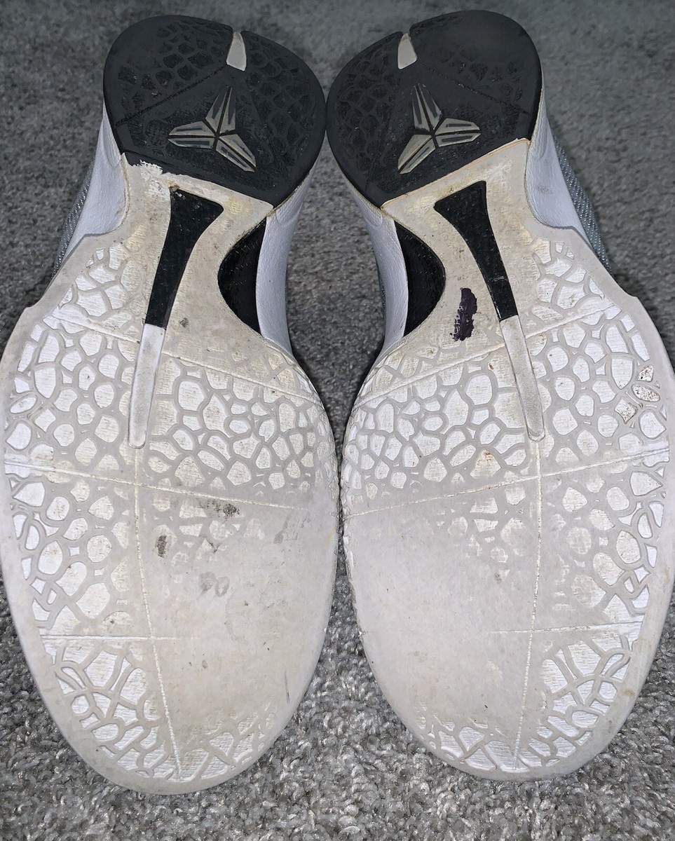 Size 11.5 - Nike Zoom Kobe Icon Metallic Silver for sale  display picture 2