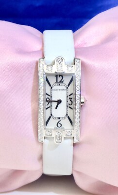Harry Winston Avenue 18K Weiss Gold Uhr W / Diamanten Ref.AVCQHM16WW024