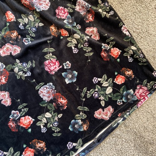 Torrid Crushed Velvet Mini Skirt In Black Floral Size 3 ( 3X - 22/24) - Picture 6 of 11