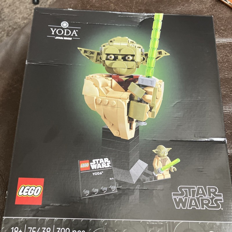 LEGO Star Wars 75438 Yoda Bust Age 18+ 399pcs