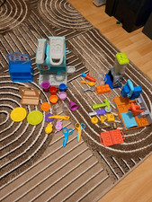 Play Doh Knetspielzeug Set mit Mixer, Werkbank, Küche und Zubehör