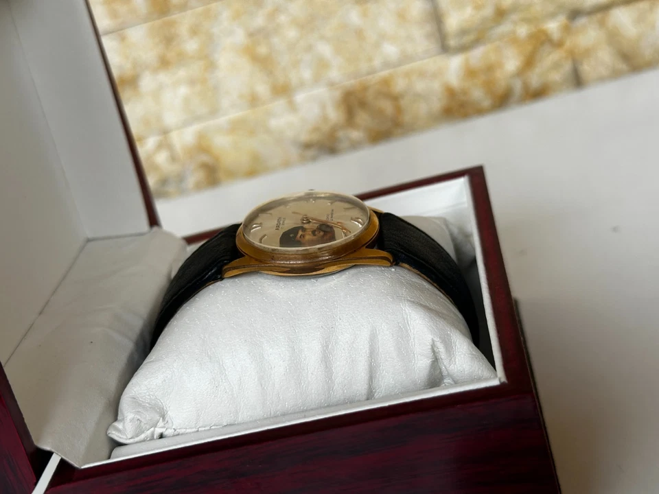 Relógio Ardath Vintage Anos 70 Saddam Hussein Presidente do Iraque Raro 35mm Manual Masculino - Imagem 4 de 4