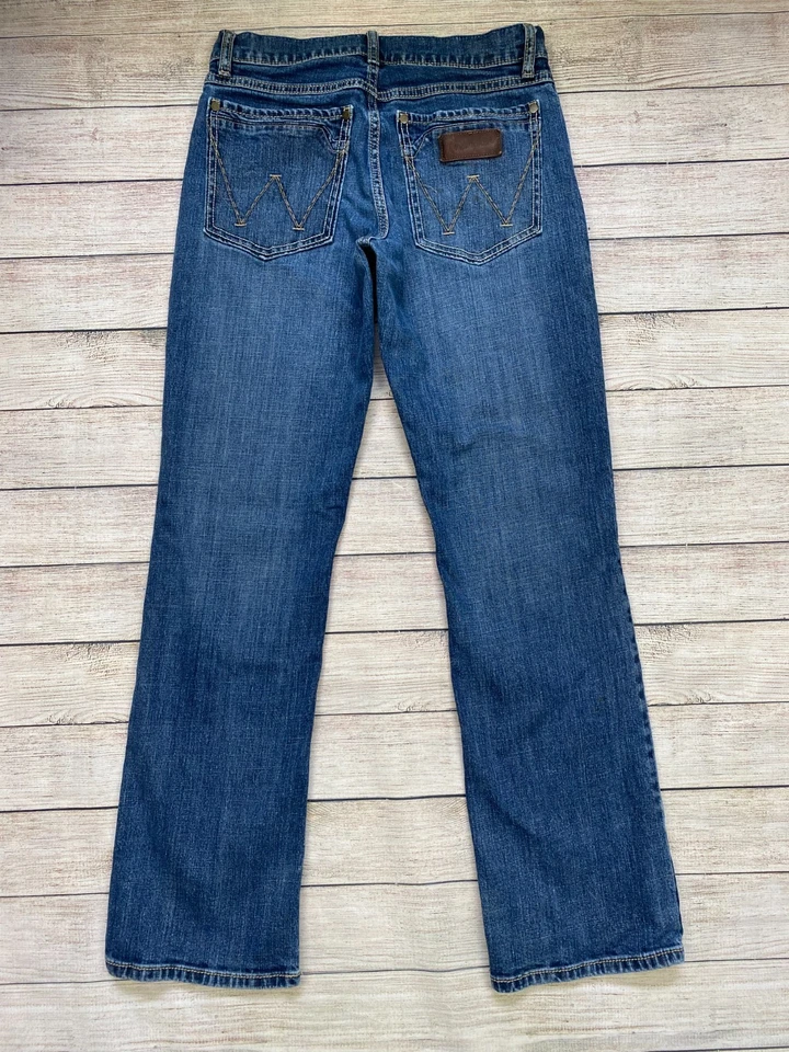 Pantalones de mezclilla Wrangler retro ajustados corte bota para hombre talla 30 30/32 lavado medio Foto 2 de 4