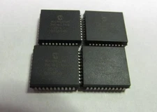 MICROCHIP PIC16C74B-20/L 8-bit PLCC Microcontroller  - Lot of 4 Pieces NEW NOS